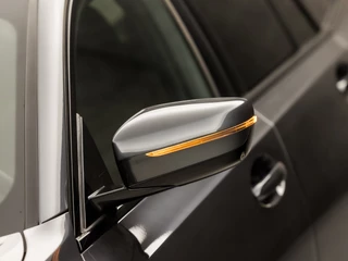 BMW 3 Serie BMW 3 Serie Touring 330e xDrive M Sport 293Pk Automaat (PANORAMADAK, M PAKKET, LASER KOPLAMPEN, MEMORY SEATS, HEAD-UP DISPLAY, HARMAN/KARDON, 360 CAMERA, ADAPTIVE CRUISE, APPLE CARPLAY, NIEUWE APK, NIEUWSTAAT) - afbeelding nr 47