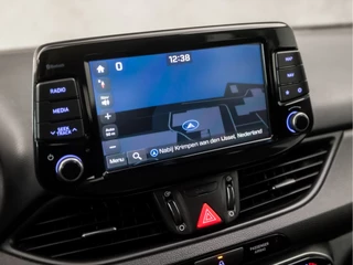 Hyundai i30 (APPLE CARPLAY, NAVIGATIE, CAMERA, CLIMATE, TREKHAAK, SPORTSTOELEN, CRUISE, LM VELGEN, NIEUWSTAAT) - afbeelding nr 25