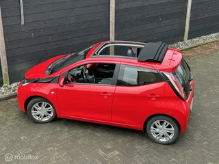 Toyota Aygo Toyota Aygo 1.0 VVT-i x-wave Cabrio / Open dak / schuifdak / Navigatie / LM / 1e eig. - afbeelding nr 14