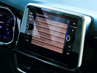 Volkswagen T-Roc Volkswagen T-Roc 1.5 TSI 150PK R-LINE EVO IQ LIGHT ALCANTARA ELEK.KLEP CARPLAY STOEL/STUUR VERW. 18