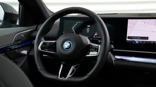 BMW 5 Serie BMW 5 Serie Touring 550e xDrive M-Sport Pro | Stoelventilatie | Bowers & Wilkins | M Onderstel Professional | Panormadak | Trekhaak - afbeelding nr 30