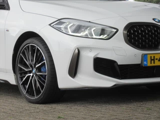 BMW 1 Serie BMW 1 Serie M135i xDrive Executive Edition 306 PK, Full LED / Carplay / PDC / Stoelverwarming / 19' M dubbelspaak velgen - afbeelding nr 29