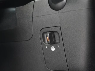 Mercedes-Benz A-Klasse Mercedes-Benz A-Klasse A180 AMG // Multibeam LED // Sfeerverlichting // Adaptief Onderstel // 19