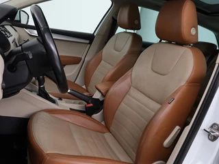 Škoda Octavia Skoda Octavia 1.2 TSI Elegance | Panoramadak | Leder |  Stoelverwarming | Xenon | Navigatie | Climate control | Keyless | Bluetooth | Cruise control - afbeelding nr 5