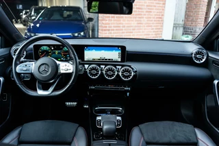 Mercedes-Benz A-Klasse Mercedes A-klasse 250 e AMG Pano / Camera / Ambi - afbeelding nr 2