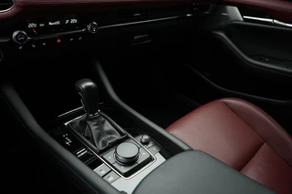 Mazda 3 Mazda 3 2.0 e-SkyActiv-X Luxury automaat i-Activesense pakket met Sunroof en rood leer pakket : dealer onderhouden en 24 maanden verlengde garantie - afbeelding nr 42