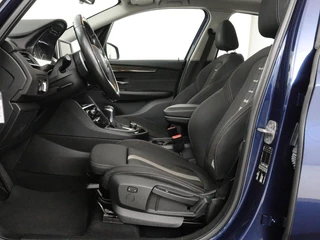 BMW 2 Serie BMW 2-serie Active Tourer 218d | Panoramadak | Sportstoelen | Trekhaak |  Full LED | Climate control | Parkeerhulp | Cruise control | Bluetooth - afbeelding nr 4