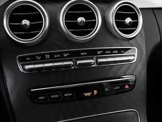 Mercedes-Benz C-Klasse Mercedes-Benz C-klasse 180 Business Solution AMG | Stoelverwarming |  360 Camera | Trekhaak | Digital Cockpit | Leder/Alcantara | Full LED | Navigatie | Park Assist - afbeelding nr 28