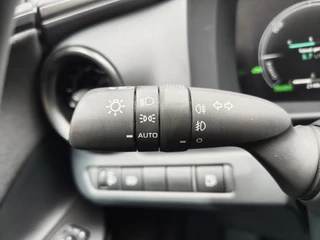Toyota C-HR Toyota C-HR 1.8 Hybrid 140 Dynamic | Sensoren v/a | Keyless Entry | Stoelver - afbeelding nr 11