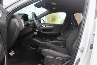 Volvo XC40 ➡️ Volvo XC40 Recharge Plus | 1e eigenaar | NL auto | 20 inch | LED | DAB | Camera | Carplay | Stuur+voorruit verwarming | Half leder | Ski-luik | inc BTW | - afbeelding nr 4