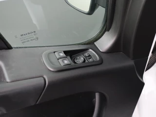 Renault Master Renault Master 2.3DCi 165PK L4H2 Dubbellucht | Navigatie | Camera | 3500Kg Trekhaak | Betimmering | 3-Persoons - afbeelding nr 8