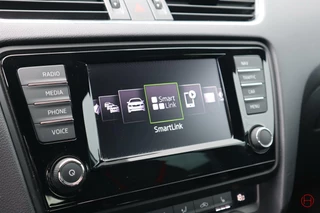 Škoda Octavia Skoda Octavia Combi 2.0 TSI RS DSG 220 PK / 1e eig / Stoelverwarming / Cruise / Xenon - afbeelding nr 35