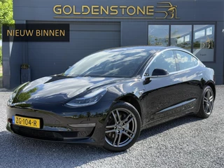 Tesla Model 3 - 525584935-0