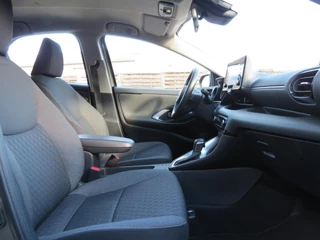 Toyota Yaris Toyota Yaris 1.5 Hybrid Dynamic | 1e EIGENAAR | DEALER ONDERHOUDEN | NAVI | KEYLESS ENTRY+GO | CAMERA | ADAPTIVE CRUISE | DAB+ | - afbeelding nr 4