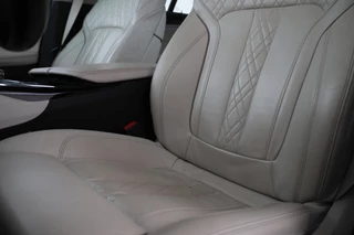 BMW 5 Serie Cruise Control, Navigatie, LEER, Panoramadak, xDrive - afbeelding nr 17