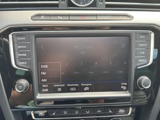 Volkswagen Passat Volkswagen Passat 1.8 TSI DSG R-LINE PANO-DAK/TREKHAAK/360-CAMERA/LEDER/NAVI/ACC/CARPLAY - afbeelding nr 22
