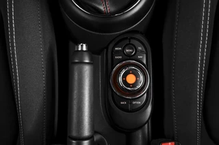 MINI Cooper MINI Cooper 1.5 135 PK Chili - JCW Trim | Cruise | Stoel-+Voorruitverw. | PDC | NAV | ECC | LM 17