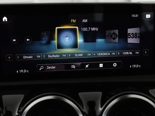 Mercedes-Benz A-Klasse Mercedes-Benz A-klasse 180d AMG | 36.600km NAP | Panoramadak | Stoelverwarming | Carplay | Camera | Full LED | Navigatie | Leder/Alcantara | Widescreen - afbeelding nr 23