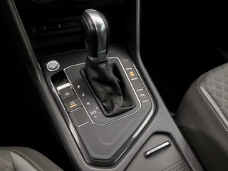 Volkswagen Tiguan 150Pk Automaat (VIRTUAL COCKPIT, APPLE CARPLAY, NAVIGATIE, KEYLESS, STOELVERWARMING, CLIMATE, SPORTSTOELEN, ADAPTIVE CRUISE, LED KOPLAMPEN, PARKEERSENSOREN, NIEUWE APK, NIEUWSTAAT) - afbeelding nr 11