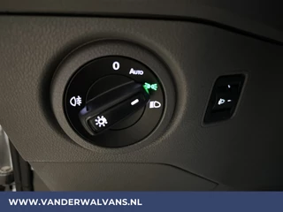 Volkswagen Crafter Android Auto, 3000kg trekvermogen, Parkeersensoren, Chauffeursstoel, Bijrijdersbank - afbeelding nr 17