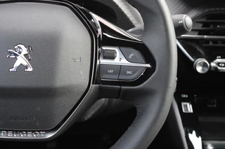 Peugeot 2008 Peugeot 2008 1.2 100PK ALLURE PACK | TREKHAAK | NAVIGATIE | APPLE CARPLAY/ANDROID AUTO | 3-D INSTRUMENTENPANEEL | ACHTERUITRIJ CAMERA | CRUISE CONTROL | LED KOPLAMPEN | CLIMATE CONTROL | 17