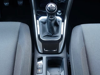 Volkswagen T-Roc Volkswagen T-Roc 1.0 TSi Style I NL-Auto I Airco I Cruise I Android/Apple I Trekhaak I - afbeelding nr 18