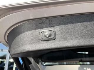 Ford Kuga Ford Kuga 1.5 EcoBoost Titanium 182PK Automaat Afn. Trekhaak Winterpack Leder Panodak Navi Cruise Parkeersensoren Climate Bi-Xenon *1850KG Trekgewicht* - afbeelding nr 10