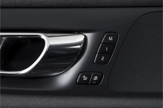 Volvo S60 Volvo S60 2.0 T5 250 PK Intro Edition - Automaat | Dig. Cockpit | Adapt. Cruise | Leder | Elek. bestuurderstoel met geheugen | Stoelverw. | PDC | Camera | NAV + App. Connect | ECC | DAB | Elek. Trekhaak | LM 19