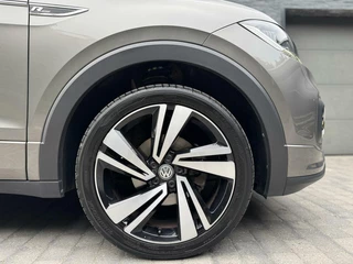 Volkswagen T-Cross Volkswagen T-Cross 1.0 TSI R-line Automaat | LED | Trekhaak |  Getint glas | Climate control | Cruise control adaptief | Lane assist | Dode hoek detectie | DAB | Navigatiesysteem | Inklapbare spiegels | Parkeersensoren voor en achter - afbeelding nr 36