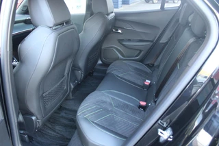 Peugeot 2008 Peugeot 2008 1.2 130PK AUTOMAAT GT PACK | ELEKTRISCH BEDIENBARE BESTUURDERSSTOEL | NAVIGATIE | FULL LED KOPLAMPEN | DRAADLOZE APPLE CARPLAY/ANDROID AUTO | ADAPTIVE CRUISE CONTROL | CAMERA VOOR + ACHTER | CLIMATE CONTROL | LICHTMETALEN VELGEN 17