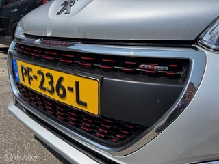 Peugeot 208 Peugeot 208 110pk 1.2 GT-line , 5 deurs Navigatie en Camera achter , Parkeerhulp achter ,  Ramen & spiegels eclectisch ,  Sport Velgen , Rode GT Line accenten , Chrome uitlaat sierstuk - afbeelding nr 11