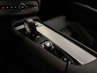 Volvo XC90 Volvo XC90 T8 Recharge AWD R-Design BLACK LONG RANGE PANO/TREKHAAK/HEAD-UP/MEMORY/H&K/CAMERA/ACC/PILOT-ASSIST/KEYLESS/LEER-SPORT/GOOGLE/PRIVACY/20
