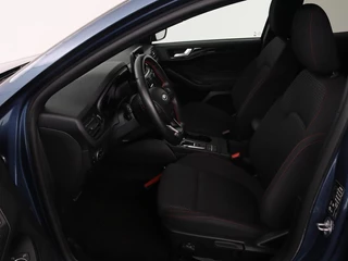 Ford Focus Ford Focus 1.5 EcoBoost ST Line | Trekhaak | B&O Sound |  Carplay | Navigatie | Full LED | Climate control | Keyless | PDC | Sportstoelen - afbeelding nr 4