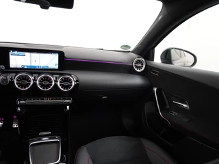 Mercedes-Benz A-Klasse Mercedes-Benz A-klasse 200 AMG Line RIJKLAARPRIJS INCL. 12 MND. BOVAGGARANTIE | PANO | CAMERA | AMBILIGHT - afbeelding nr 23
