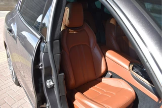 Maserati Levante | Luchtvering | Pano.dak | Camera | Keyless | DAB | Carplay | LED / Xenon | 20