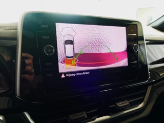 Volkswagen T-Roc Volkswagen T-Roc 1.5 TSI 150PK R-LINE EVO IQ LIGHT ALCANTARA ELEK.KLEP CARPLAY STOEL/STUUR VERW. 18