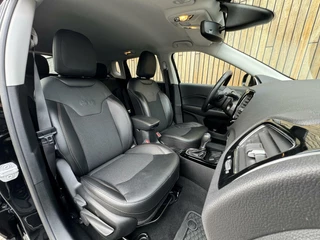 Jeep Compass Jeep Compass 1.4 MultiAir Limited 4x4 Automaat | Half/leer | Stoelverwarming | Stuurverwarming | Navigatiesysteem | Apple CarPlay | LED verlichting | Adaptieve cruise control | Achteruitrijcamera | Parkeersensoren voor en achter - afbeelding nr 32