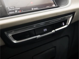 Citroën Grand C4 Spacetourer Automaat (APPLE CARPLAY, NAVIGATIE, CAMERA, GETINT GLAS, MASSAGE, SPORTSTOELEN, PARKEERSENSOREN, TREKHAAK, CRUISE, DAB+, NIEUWSTAAT) - afbeelding nr 10