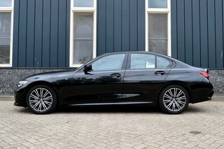BMW 3 Serie BMW 3 Serie 318i M-Sport Rijklaarprijs-Garantie Navigatie Leder sport interieur  Live Cockpit Plus - afbeelding nr 2