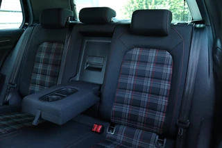 Volkswagen Golf Volkswagen Golf 7.5 GTI DSG / Vol Opties! / 230PK! / DSG / ACC / Pano / Virtual Cockpit / Camera / Keyless / Navi / 19