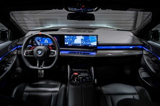 BMW M5 BMW 5-serie Touring M5 V8 Hybrid | Direct leverbaar | Pano | B&W | M Drive | - afbeelding nr 18