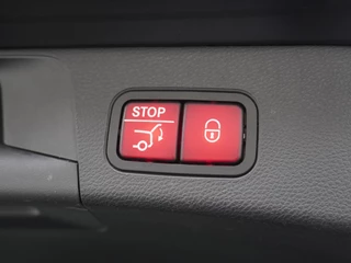 Mercedes-Benz C-Klasse Mercedes-Benz C-Klasse Estate 300e AMG // Burmester // Panoramadak // Distronic // MultiBeam LED // 360 Camera // Carplay // Night pakket - afbeelding nr 6