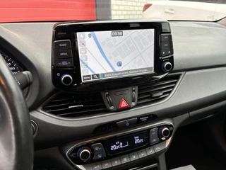 Hyundai i30 AUTOMAAT / TREKHAAK / FULL LED / STOELVERW / STUURVERW / CARPLAY / CAMERA / ACC / BLUETOOTH - afbeelding nr 6