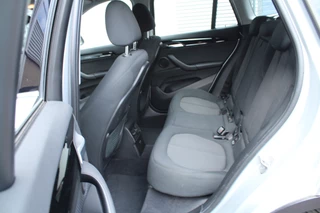 BMW X1 BMW X1 sDrive18i 141pk AUTOMAAT NL-Auto 74.942km Clima Cruise Navi Camera HUD Keyless El. Klep 17