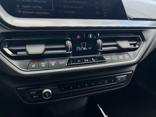 BMW 1 Serie BMW 1-serie 120i Shadow line 178 pk | Stoelverwarming | Carplay | - afbeelding nr 20