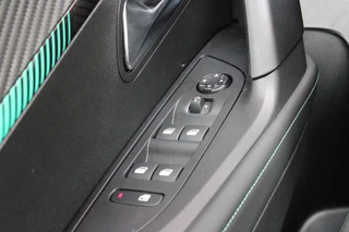 Peugeot 2008 Peugeot 2008 1.2 100PK ALLURE PACK | TREKHAAK | NAVIGATIE | APPLE CARPLAY/ANDROID AUTO | 3-D INSTRUMENTENPANEEL | ACHTERUITRIJ CAMERA | CRUISE CONTROL | LED KOPLAMPEN | CLIMATE CONTROL | 17