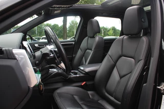 Porsche Cayenne Porsche Cayenne 3.0 S E-Hybrid / Panoramdak / Camera / 20'' / Luchtvering / Bose / Sportchrono / Stuurverwarming / Leder / Stoelverwarming / Cruise Control - afbeelding nr 4