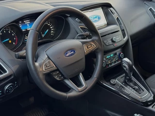 Ford Focus Ford Focus Wagon 1.0 Automaat Dealeronderhouden Volle opties Stuurverwarming Parkeerhulp+sensoren Cruise Navigatie Bluetooth - afbeelding nr 10