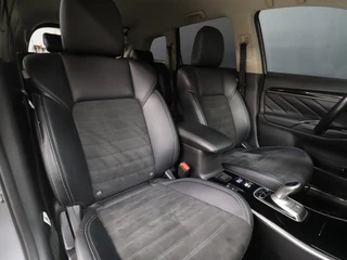 Mitsubishi Outlander Mitsubishi Outlander 2.4 PHEV Intense S [TREKHAAK, CAMERA, STOELVERWARMING, HALF LEDER, PDC V+A, CRUISE, CLIMATE, NIEUWSTAAT] - afbeelding nr 7