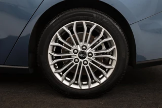 Ford Focus Ford Focus 1.5 EcoBoost Titanium | Stoel & stuurverwarming |  Adaptive cruise | Full LED | Camera | Trekhaak | Carplay | Climate control - afbeelding nr 30